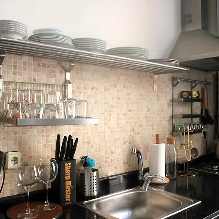 Suma Beyoglu ,high Ceiling Flat In Historical Building Διαμέρισμα *