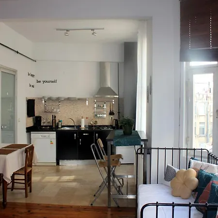 Suma Beyoglu ,high Ceiling Flat In Historical Building Διαμέρισμα