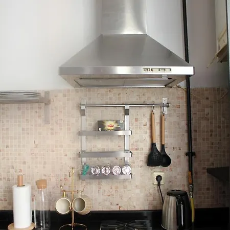 Suma Beyoglu ,high Ceiling Flat In Historical Building Διαμέρισμα