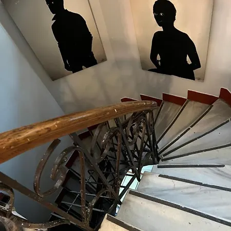 Suma Beyoglu ,high Ceiling Flat In Historical Building Διαμέρισμα *